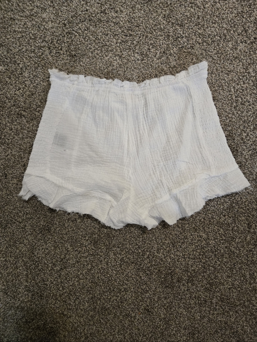 Brand new!! NWOT POL boutique white stretchy ruffle shorts size medium - Picture 6 of 6
